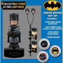 Figur Neca Gift Set DC Comics Classic Batman Solar Powered Body Knocker 15cm Earbugs Scalers & Hubsnaps Limited Edition Genev...